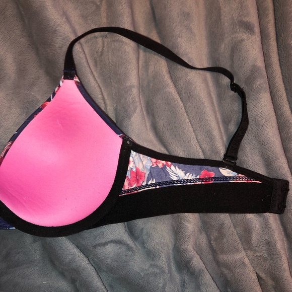 PINK VS Wear Everywhere Push Up - Picture 3 of 5